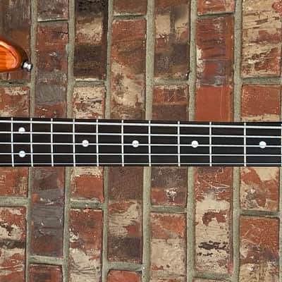 G&L L5500 amber image 2