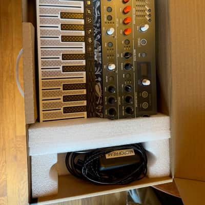 Arturia MicroFreak 25-Key Algorithmic Synthesizer 2019 - Present - Black image 1