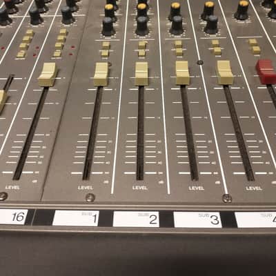 SoundTech ST164 Professional Mixing Console/ 16x4 mit Flight Case, Tape In/Out, High Quality! image 6