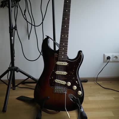Fender American Professional II Stratocaster with Rosewood Fretboard 2020 - Present - 3-Color Sunburst image 2