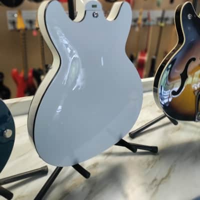 Hagstrom Viking Bass VIKB Simi-Hollow ArchTop  2022 White Gloss image 17