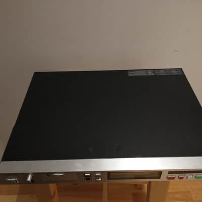 Marantz PMD 580 – Professional Network Solid State Recorder 2000's  - Silver image 8