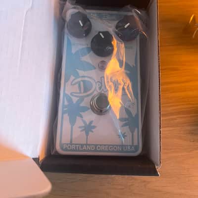Rare! White Mr. Black DeluxePlus Tremolo / Reverb 2010s - Teal image 4