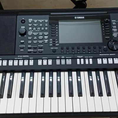 Yamaha PSR-S775 61-Key Arranger Workstation Used in mint condition