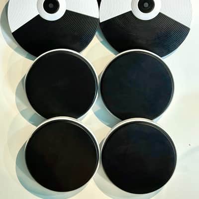 Roland TD-4 Drum Pad (x4), Cymbal Pad (x3), Bass/Kick (x1)