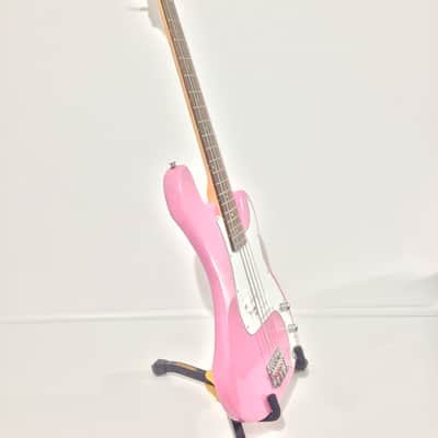 Swift P Bass Style Pink/White image 3