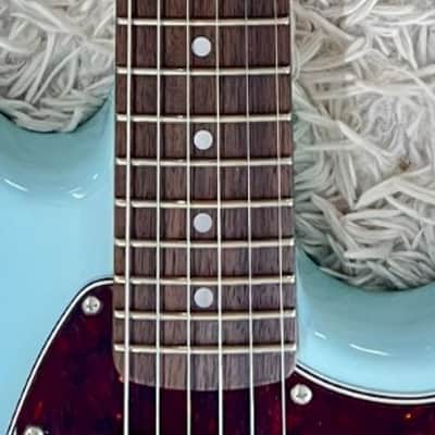 Fender Squier Classic Vibe  Series '60s Mustang, Laurel Fingerboard, Sonic Blue image 3