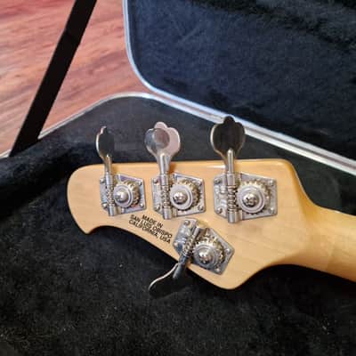 Ernie Ball Music Man StingRay 4 H with Maple Fretboard 1999 - 2018 - Lava Pearl image 9