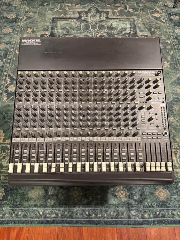 Mackie 1604-VLZ Pro 16-Channel Mic / Line Mixer image 1