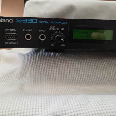 Roland S-330 Digital Sampler 1987 - 1988 - Black. For Parts or Repair