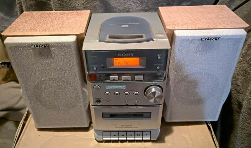Sony Micro Hi-Fi Component System CMT-EP313 with Speakers & Remote Silver / Pine image 1