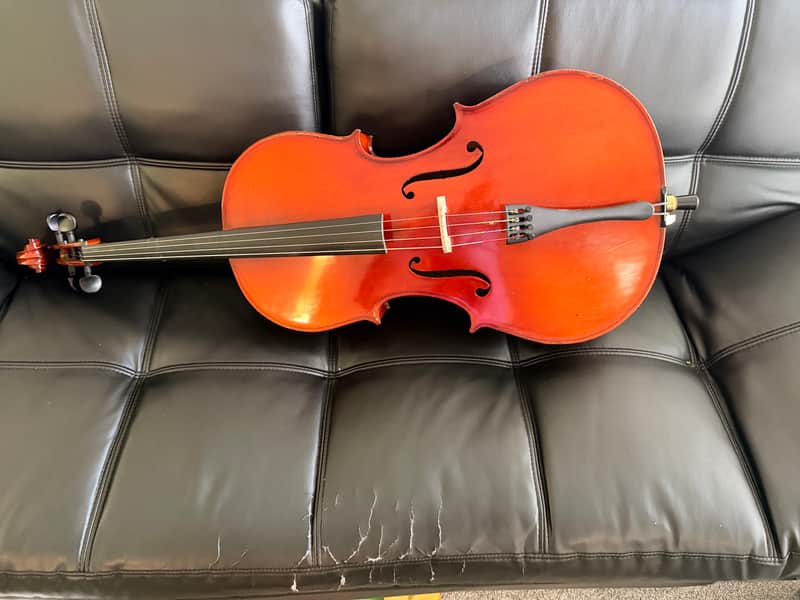 Used Krutz 100 C310 3/4 Size Cello Outfit w/ padded carry bag & carbon fiber bow. In very good condition, ready to play. image 1