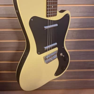 Danelectro DANO 67 Early 2020s - Yellow Gloss - Twin Lipstick Pickups - Vintage-Inspired Offset - Alder body and Maple Neck - Professional Set Up image 15
