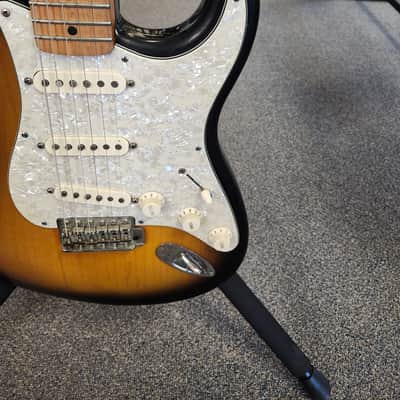 Used 2004 Fender AVRI '57 Stratocaster - 2-Color Sunburst w/ Upgraded Pickups and Case image 3