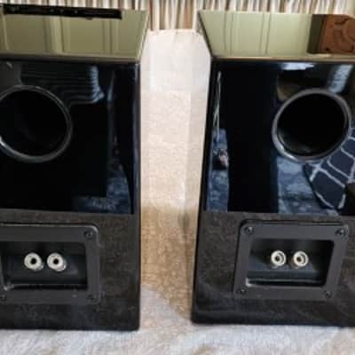 MCM Bookshelf two-way speakers w/dome tweeters 2000s - piano black image 3