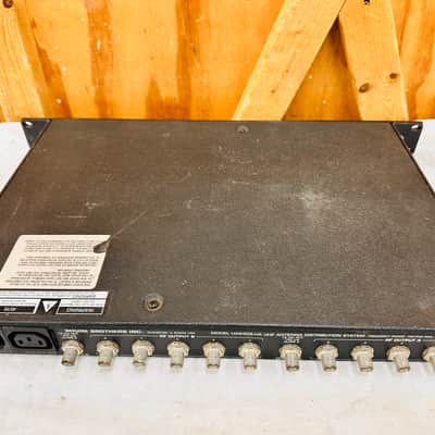 Shure UA840A-UA UHF Antenna Distribution System - 782-806 MHz - Working image 5