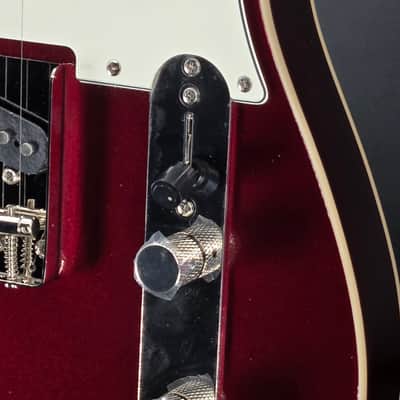 Squier 0374043509 Classic Vibe™ Custom Esquire®, Laurel Fingerboard, Parchment Pickguard, Candy Apple Red image 4