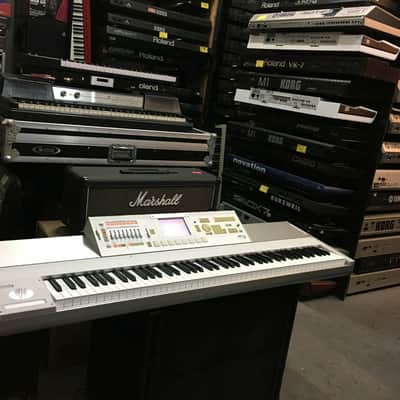 Korg M3 88 Weighted keys keyboard , Touch Screen LCD ,Clean //ARMENS//