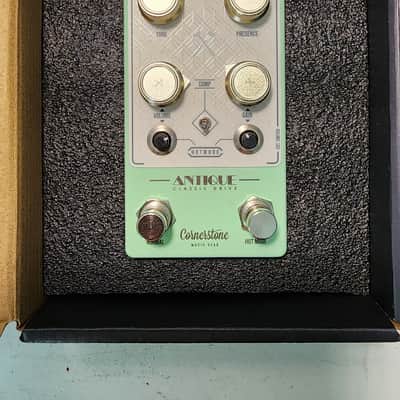 CORNERSTONE Gladio Double Preamp Effects Pedal - Versatile Tone