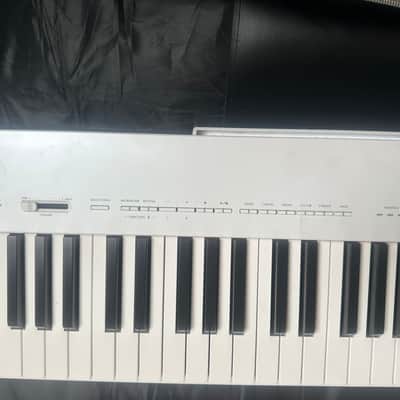 Yamaha P-225 88-key Digital Piano 2023 - Present - White image 4