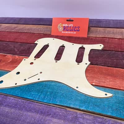 Real Life Relics Fender® Aged Mint Green 62 Stratocaster® Pickguard 3 Ply 11 Hole SSS 0991343000  [PGA5] image 2