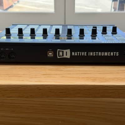 Native Instruments Maschine 2000s - Black image 7