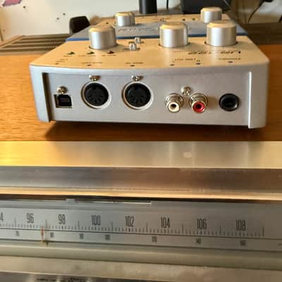 TASCAM US-122 USB Audio Interface 2000s - Silver and Blue image 3