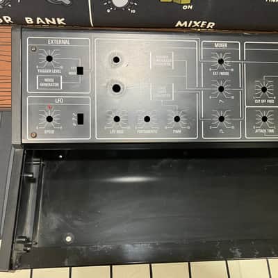 Yamaha CS-5 empty chasis image 2