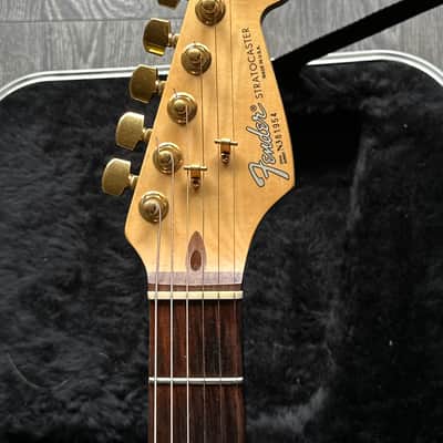1993 Fender Stratocaster Special Edition Green Metallic/Gold Hardware image 4