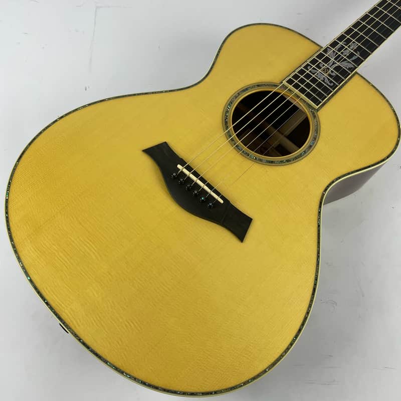 Taylor XXX-BE 2004 - Natural 30th Anniversary. Brazilian Rosewood, Highly inlaid top of the line trim , with Original Hardshell Case.... Minty image 1