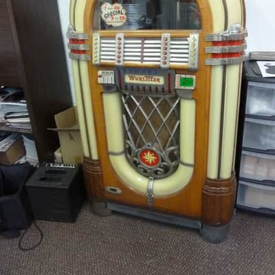 Holy Grail of all Jukeboxes 1946 Wurlitzer 1015 Bubbler, all original image 9