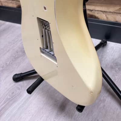 Fender Road Worn '60s Stratocaster 2019 - Vintage White - Nitrocellulose Lacquer image 10
