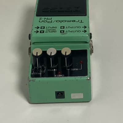 Boss PN-2 Tremolo/Pan (Silver Label) 1990 - 1995 - Green image 3