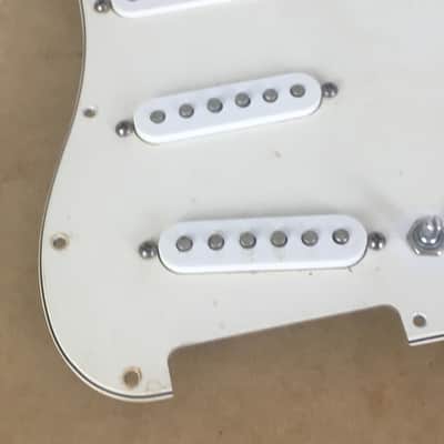 2000s Genuine Fender Guitar Aged Relic Loaded Strat Pickguard Pickups Parchment Natural Aging image 2
