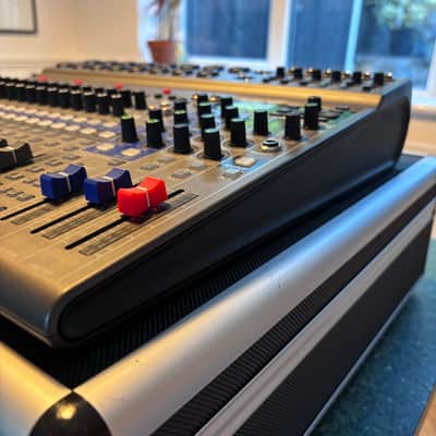 Zoom LiveTrak L-20 Digital Mixer with Case & Extras image 4