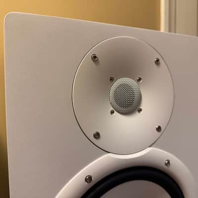 Yamaha HS8 8" Powered Studio Monitor (Pair) Excellent Condition - White image 13