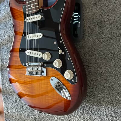 Fender Player Plus Top Stratocaster 2021 - Sunburst image 8