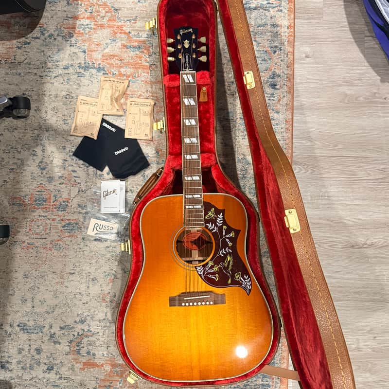 Gibson Hummingbird Standard