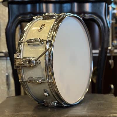 VINTAGE 1960's Slingerland 5.5x14 Radioking Snare Drum in White Marine Pearl image 5