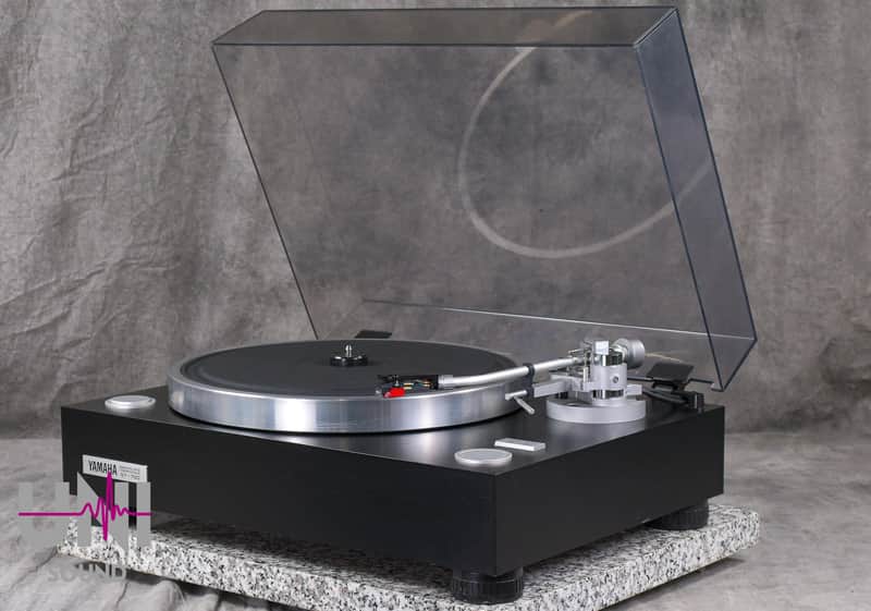 YAMAHA GT-750 Direct Drive Record Player Turntable in Very Good Condition