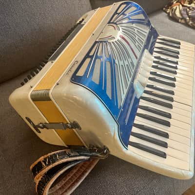 Caralli Full Size Accordion * Excellent image 7