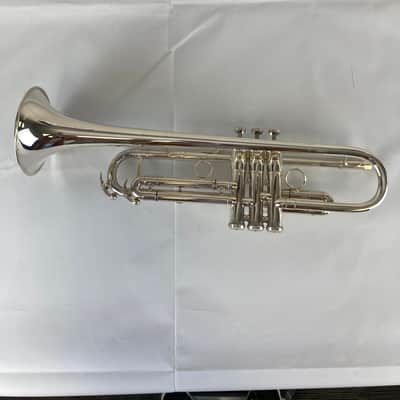 Getzen 907S Eterna Proteus Bb Trumpet – Silver Plated – Professional Model – Like New – w/ Case SM#3655 image 2