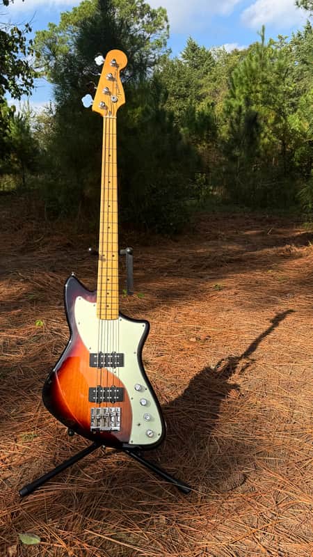 Fender Player Plus Active Meteora Bass 2022 - Present - 3-Color Sunburst image 1