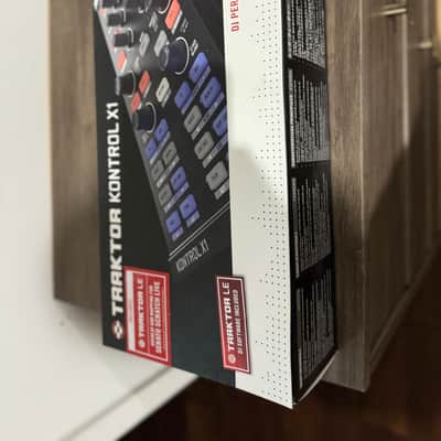 Native Instruments Traktor Kontrol X1 2010s - Black image 4