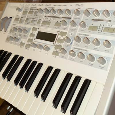 Access Virus TI Polar 37-Key Digital Synthesizer 2005 - White image 2