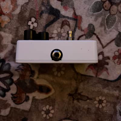 Electro-Harmonix Nano Big Muff Pi Distortion / Sustainer 2013 - Present - White / Black / Red image 3
