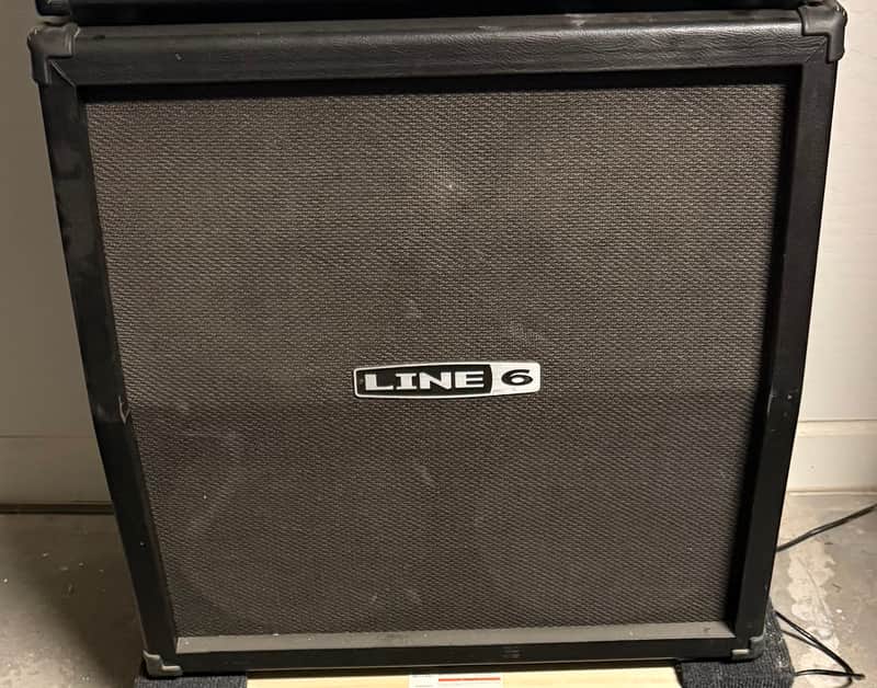 Line 6 412VS-T 4x12" Angled Guitar Speaker Cabinet 2007 - 2016 - Black image 1
