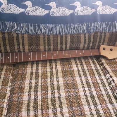 WD 21 Fret Jazz Bass Neck Rosewood Fretboard 34" Scale image 6