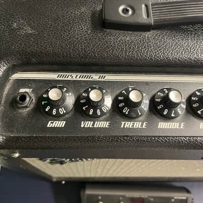 Fender Mustang III V.2 100-Watt 1x12" Modeling Guitar Combo 2013 - 2016 - Black w/ 4 Button Switch image 2