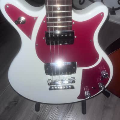 First Act Limited Edition Volkswagen Garage Master - White with Red Pickguard image 14
